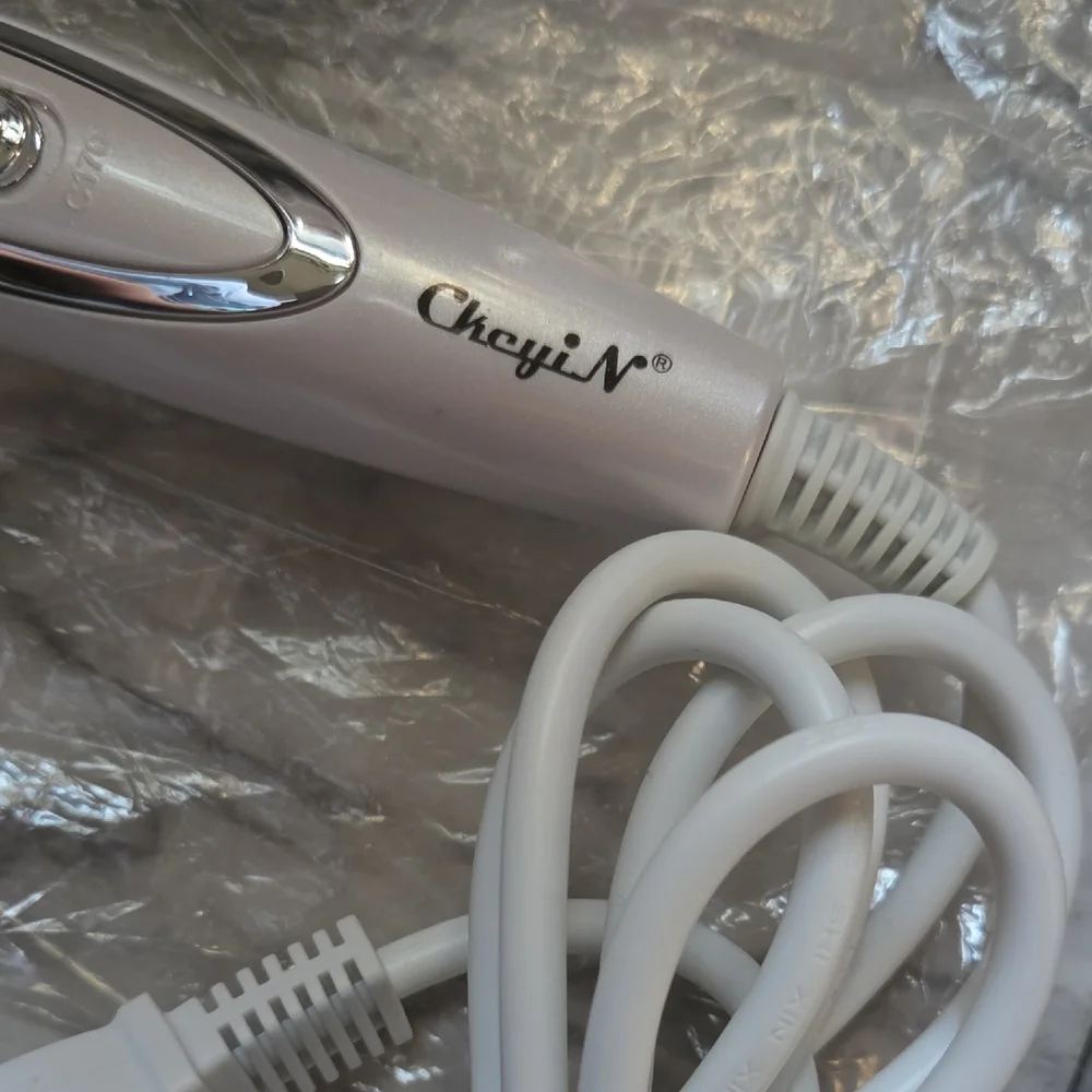 Gold and White Triple Barrel Hair Waver - Picture 2 of 8
